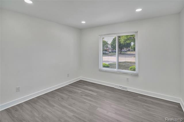 Builiding view twenty two for 13612 Canterbury, Sterling Heights, MI. 48312
