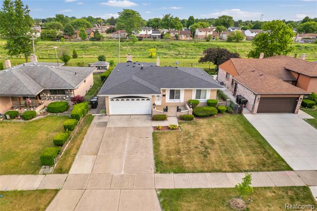Builiding view two for 13612 Canterbury, Sterling Heights, MI. 48312