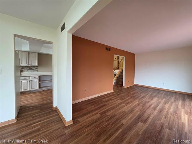 Builiding view seventeen for 4714 Pickwick, Sterling Heights, MI. 48310