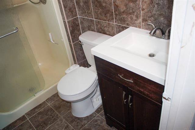 Builiding view fifteen for 36833 Engleside, Sterling Heights, MI. 48310