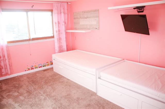 Builiding view sixteen for 36833 Engleside, Sterling Heights, MI. 48310