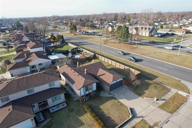 Builiding view thirty five for 36833 Engleside, Sterling Heights, MI. 48310