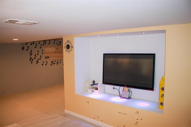 Builiding view thirty one for 36833 Engleside, Sterling Heights, MI. 48310