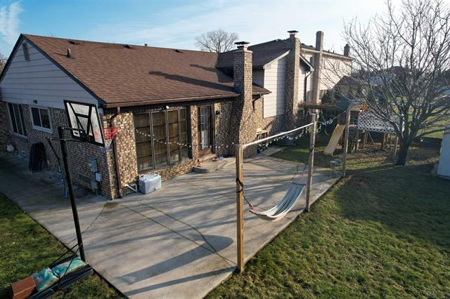 Builiding view thirty three for 36833 Engleside, Sterling Heights, MI. 48310