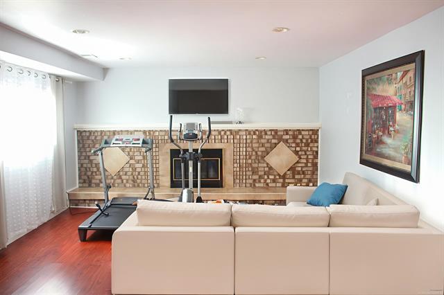 Builiding view twenty one for 36833 Engleside, Sterling Heights, MI. 48310