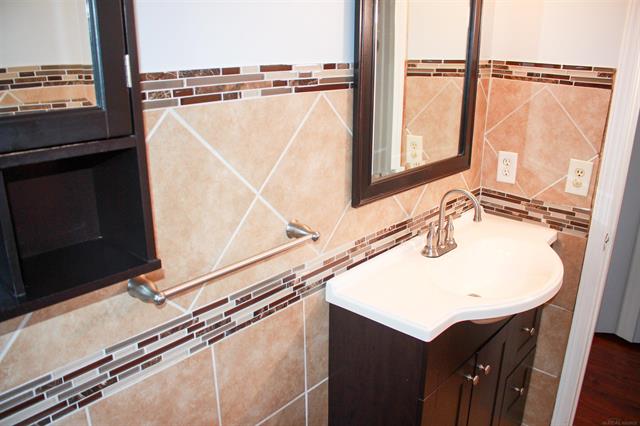 Builiding view twenty seven for 36833 Engleside, Sterling Heights, MI. 48310