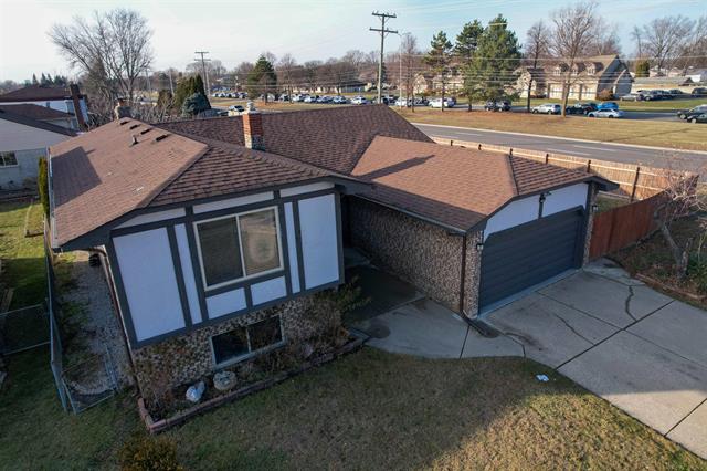 Builiding view two for 36833 Engleside, Sterling Heights, MI. 48310