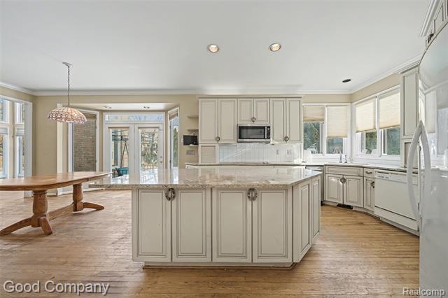 Builiding view two for 41714 Dukesbury, Novi, MI. 48375