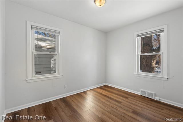 Builiding view fifteen for 21696 Purdue, Farmington, MI. 48336