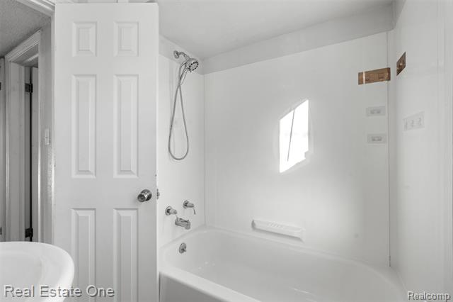 Builiding view nineteen for 21696 Purdue, Farmington, MI. 48336