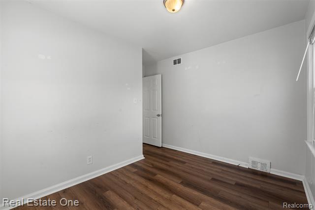 Builiding view sixteen for 21696 Purdue, Farmington, MI. 48336