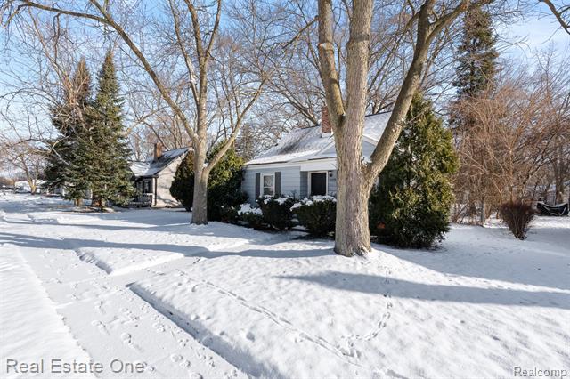 Builiding view three for 21696 Purdue, Farmington, MI. 48336