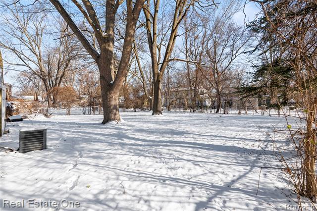 Builiding view twenty nine for 21696 Purdue, Farmington, MI. 48336