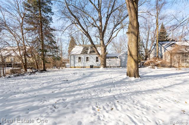 Builiding view twenty seven for 21696 Purdue, Farmington, MI. 48336