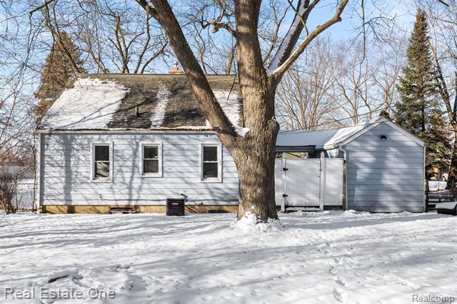 Builiding view twenty six for 21696 Purdue, Farmington, MI. 48336