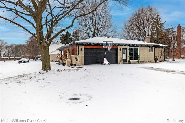 Builiding view four for 16165 Andover, Clinton Township, MI. 48035