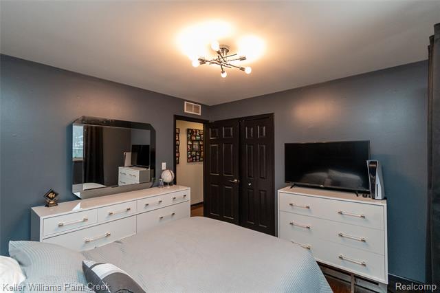 Builiding view thirty one for 16165 Andover, Clinton Township, MI. 48035