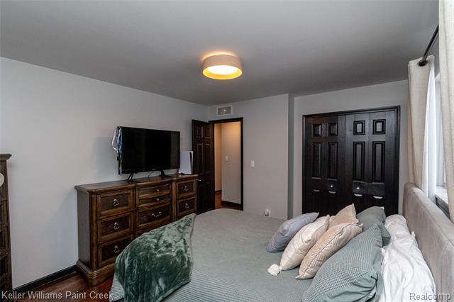 Builiding view thirty seven for 16165 Andover, Clinton Township, MI. 48035