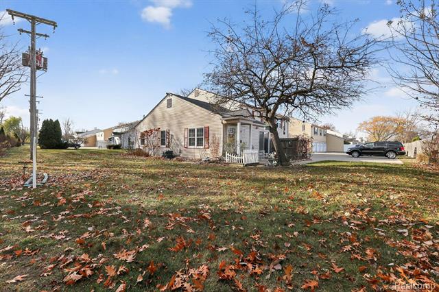 Builiding view four for 24145 Meadow Bridge, Clinton Township, MI. 48035