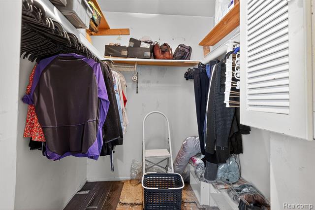 Builiding view sixteen for 24145 Meadow Bridge, Clinton Township, MI. 48035