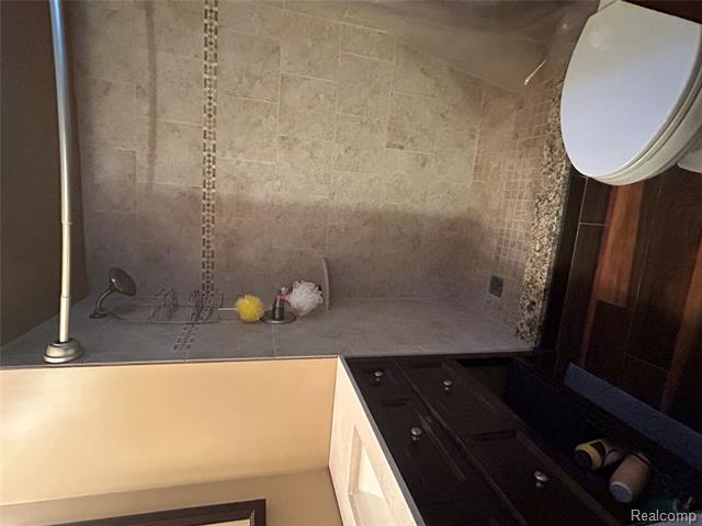 Builiding view fifteen for 27650 Riviera, Harrison Township, MI. 48045