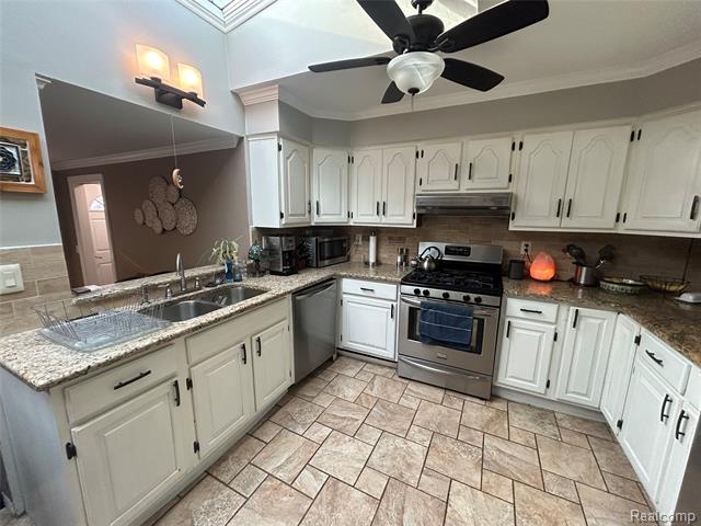 Builiding view five for 27650 Riviera, Harrison Township, MI. 48045