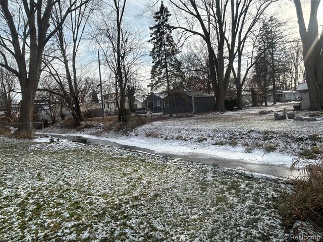 Builiding view thirty one for 27650 Riviera, Harrison Township, MI. 48045