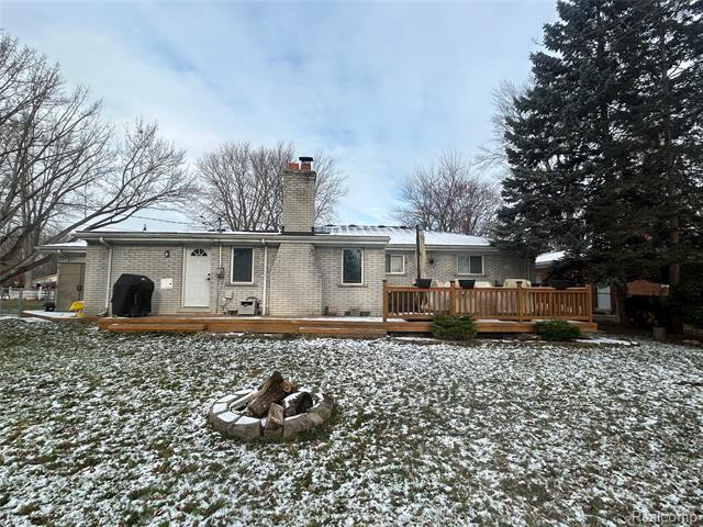 Builiding view thirty for 27650 Riviera, Harrison Township, MI. 48045