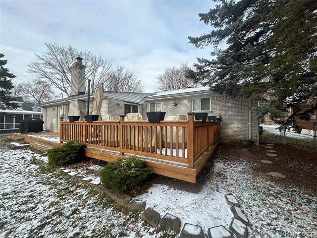 Builiding view twenty nine for 27650 Riviera, Harrison Township, MI. 48045