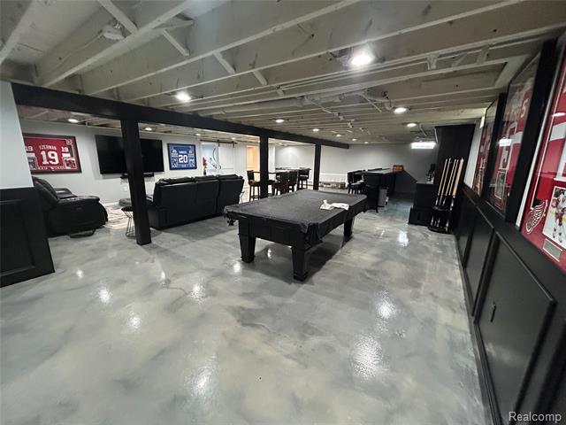 Builiding view twenty for 27650 Riviera, Harrison Township, MI. 48045