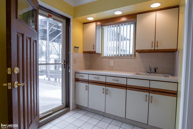 Builiding view eighteen for 37936 Seaway, Harrison Township, MI. 48045