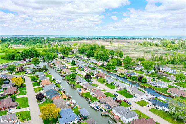 Builiding view forty for 37936 Seaway, Harrison Township, MI. 48045