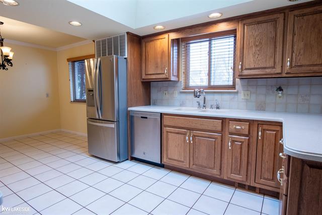 Builiding view fourteen for 37936 Seaway, Harrison Township, MI. 48045