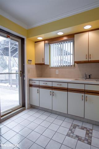 Builiding view nineteen for 37936 Seaway, Harrison Township, MI. 48045