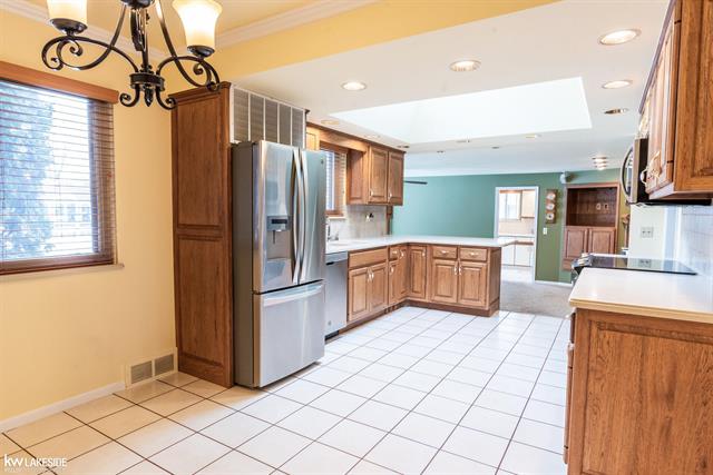 Builiding view thirteen for 37936 Seaway, Harrison Township, MI. 48045