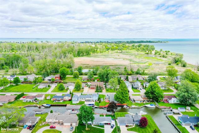 Builiding view thirty nine for 37936 Seaway, Harrison Township, MI. 48045