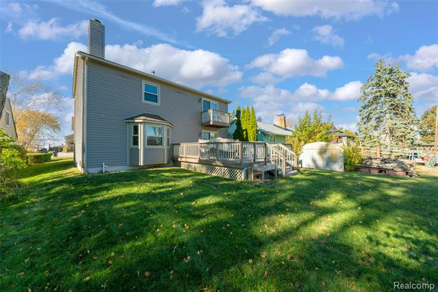 Builiding view eighteen for 39100 Archer W, Harrison Township, MI. 48045