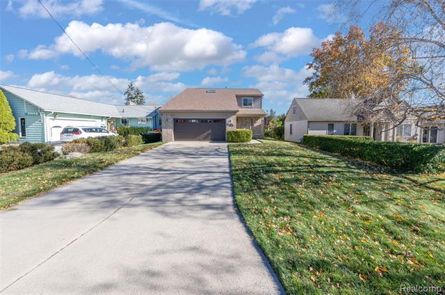 Builiding view seventeen for 39100 Archer W, Harrison Township, MI. 48045