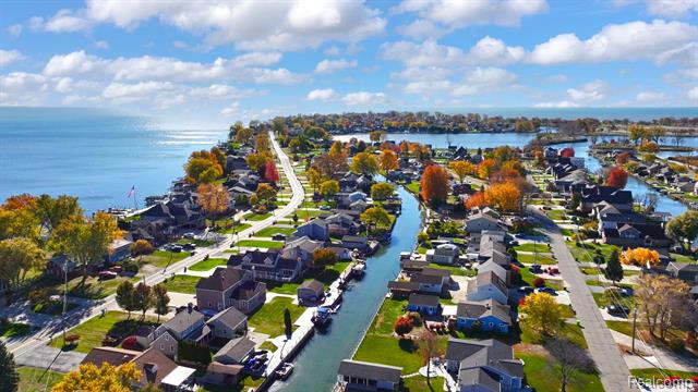 Builiding view twenty five for 39100 Archer W, Harrison Township, MI. 48045