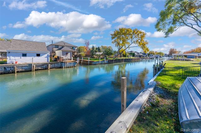 Builiding view twenty one for 39100 Archer W, Harrison Township, MI. 48045