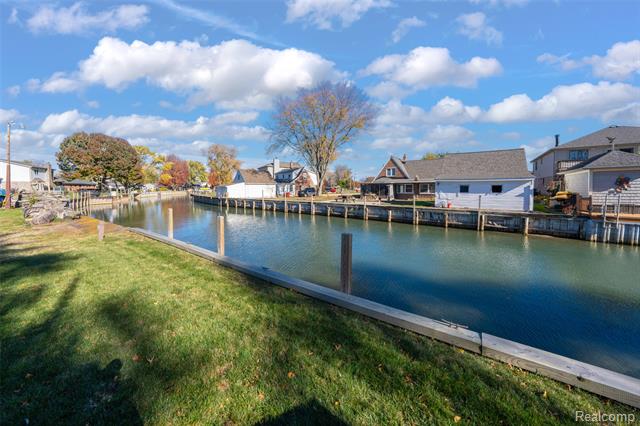 Builiding view twenty for 39100 Archer W, Harrison Township, MI. 48045