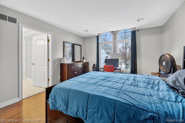 Builiding view thirty seven for 47483 Beckenham, Novi, MI. 48374