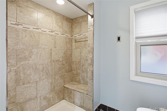 Builiding view seventeen for 37886 Sunnybrook, Harrison Township, MI. 48045