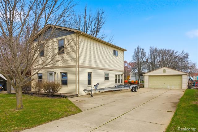 Builiding view twenty three for 37886 Sunnybrook, Harrison Township, MI. 48045