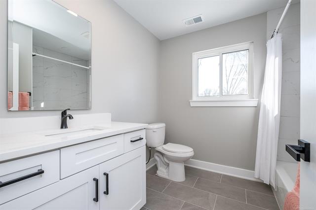 Builiding view thirty nine for 27590 Hiller, Harrison Township, MI. 48045