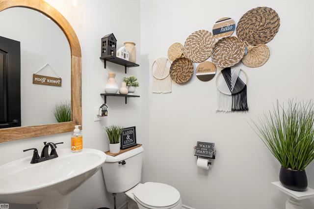 Builiding view eighteen for 53716 Huron, New Baltimore, MI. 48051