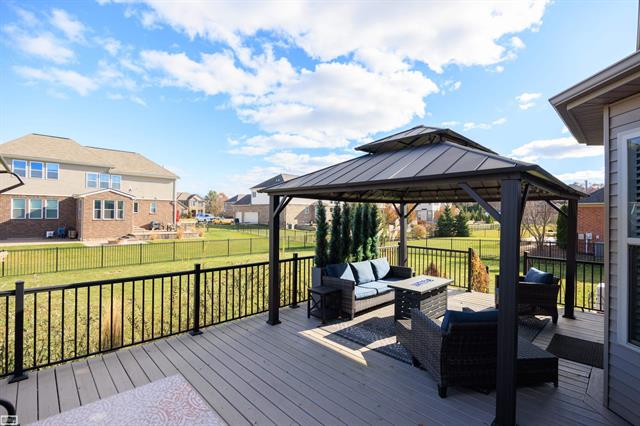 Builiding view fifty eight for 53716 Huron, New Baltimore, MI. 48051