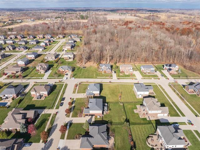 Builiding view forty eight for 53716 Huron, New Baltimore, MI. 48051