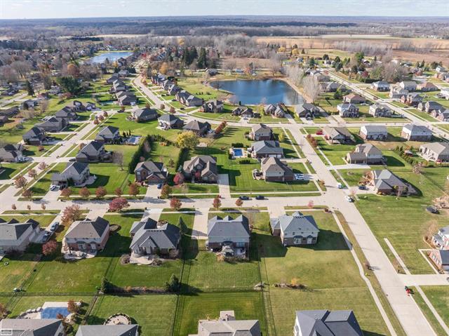 Builiding view forty nine for 53716 Huron, New Baltimore, MI. 48051