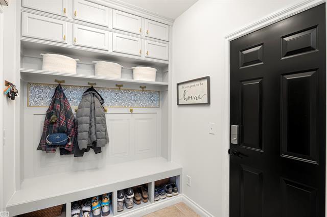 Builiding view seventeen for 53716 Huron, New Baltimore, MI. 48051